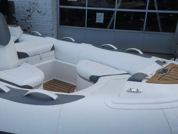 Slide: The Image of Zodiac Yachtline 440 2018 - 7