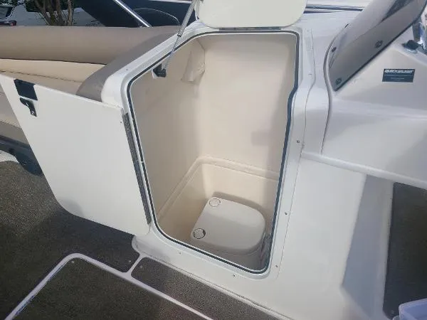 Slide: The Image of Bayliner XR7 2017 - 8