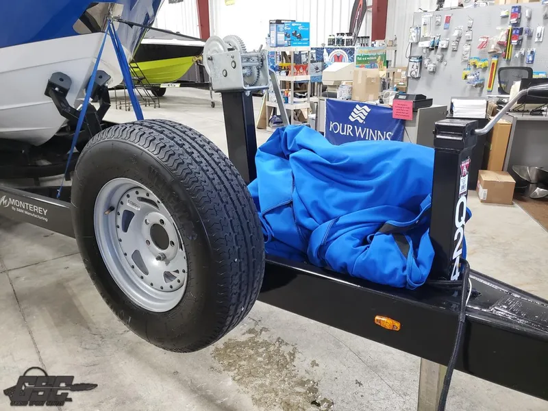 Slide: The Image of Monterey 298SS Super Sport 2017 on trailer in warehouse. - 20