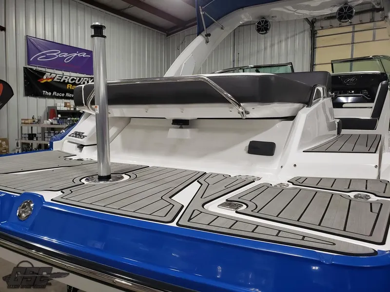 Slide: The Image of Rear view of a 2017 Monterey 298SS Super Sport boat in a workshop. - 33