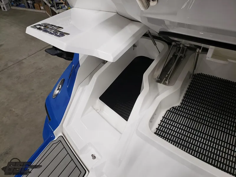 Slide: The Image of 2017 Monterey 298SS Super Sport boat rear view. - 39