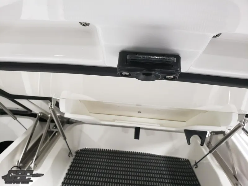 Slide: The Image of Rear view of 2017 Monterey 298SS Super Sport boat. - 41