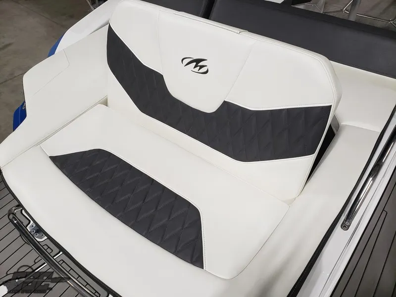 Slide: The Image of Monterey 298SS Super Sport 2017 boat seat with two-tone upholstery design. - 42