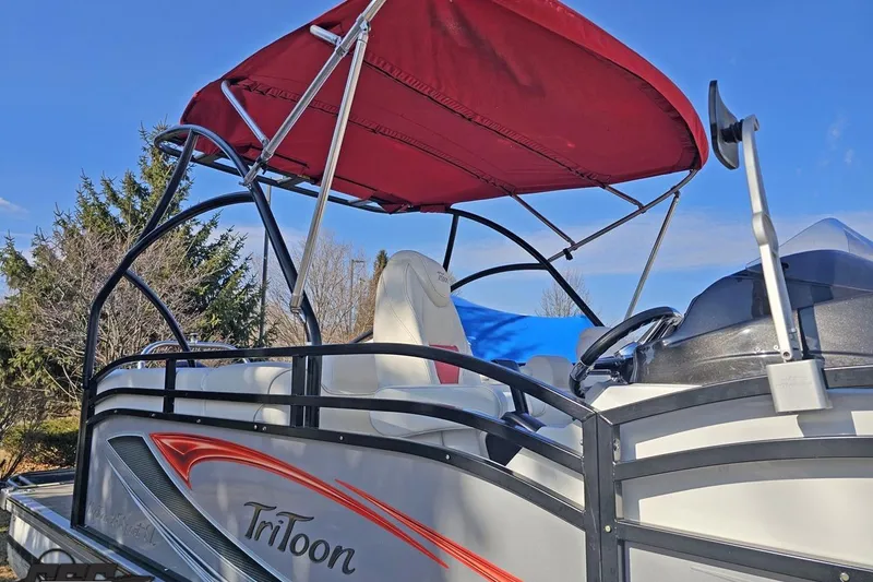 Slide: The Image of 2019 JC Tritoon Neptoon 25 Sport SL with red canopy and sleek design. - 5