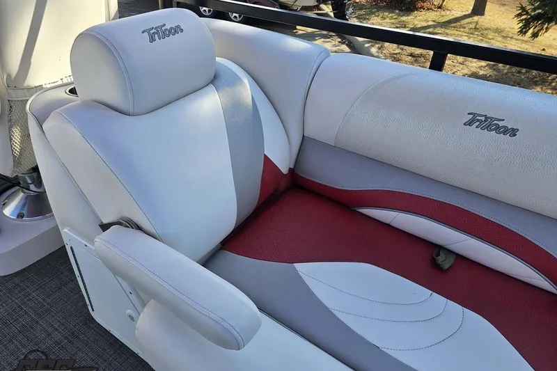 Slide: The Image of Luxurious seating on 2019 JC Tritoon Neptoon 25 Sport SL with red and gray accents. - 51