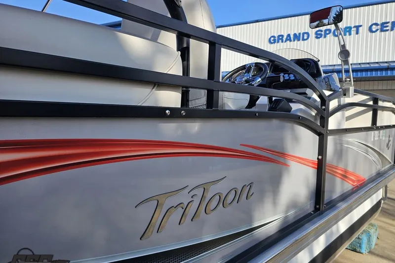 Slide: The Image of 2019 JC Tritoon Neptoon 25 Sport SL at Grand Sport Center. - 9