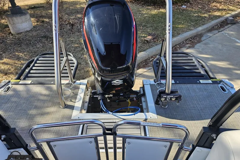 Slide: The Image of 2019 JC Tritoon Neptoon 25 Sport SL with Suzuki outboard motor, rear deck view. - 91