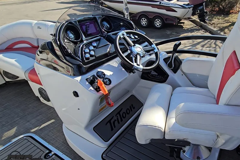 Slide: The Image of 2019 JC Tritoon Neptoon 25 Sport SL boat interior with steering console and seating. - 53