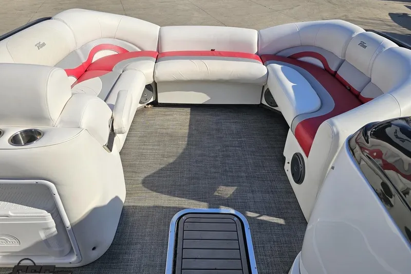 Slide: The Image of 2019 JC Tritoon Neptoon 25 Sport SL interior with white and red seating. - 62