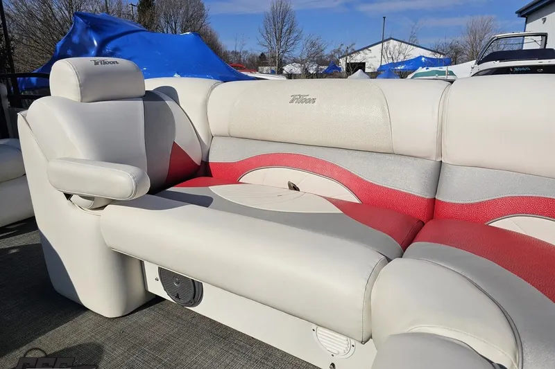 Slide: The Image of 2019 JC Tritoon Neptoon 25 Sport SL boat interior with red and beige seating. - 74