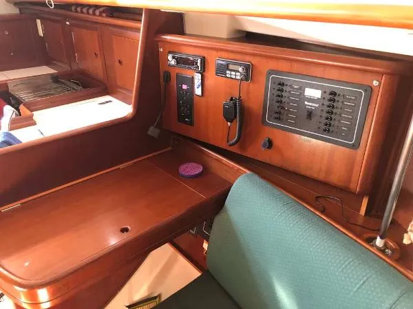 Slide: The Image of Beneteau 331 2002 - 2