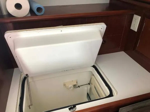 Slide: The Image of Beneteau 331 2002 - 9