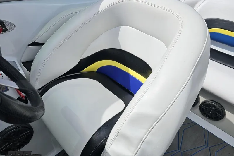 Slide: The Image of White and blue seat in 2005 Baja 275 boat interior. - 88