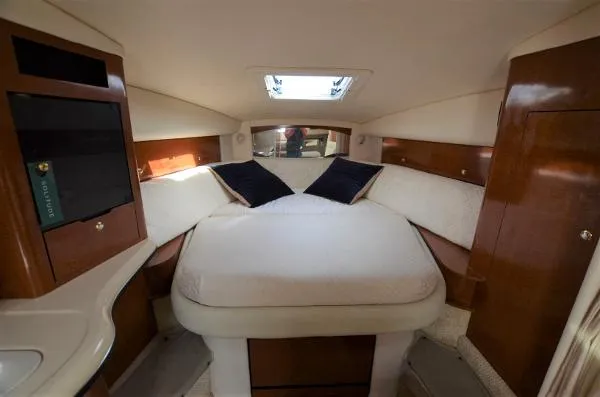 Slide: The Image of Sea Ray 320 Sundancer 2004 - 9