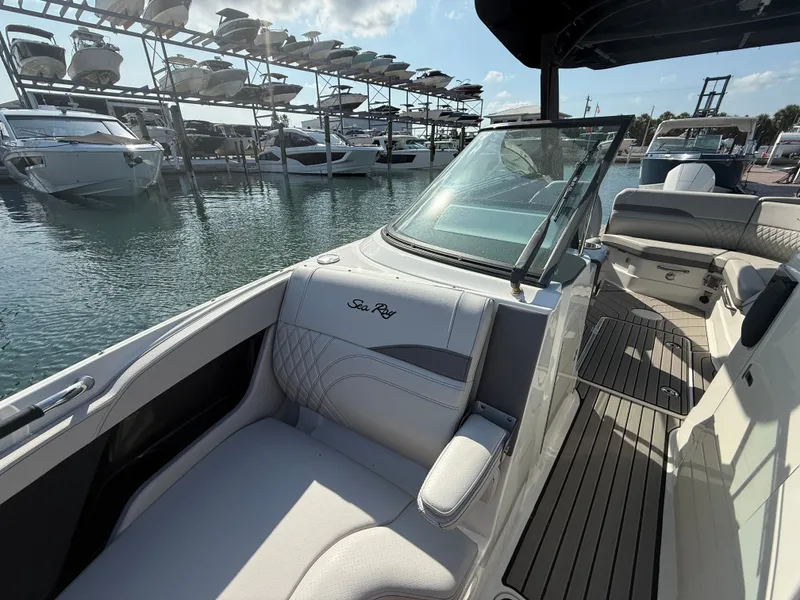 Slide: The Image of Sea Ray SLX 260 Outboard 2026 - 4
