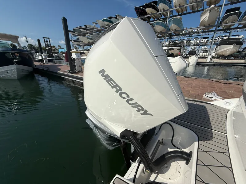 Slide: The Image of Sea Ray SLX 260 Outboard 2026 - 24