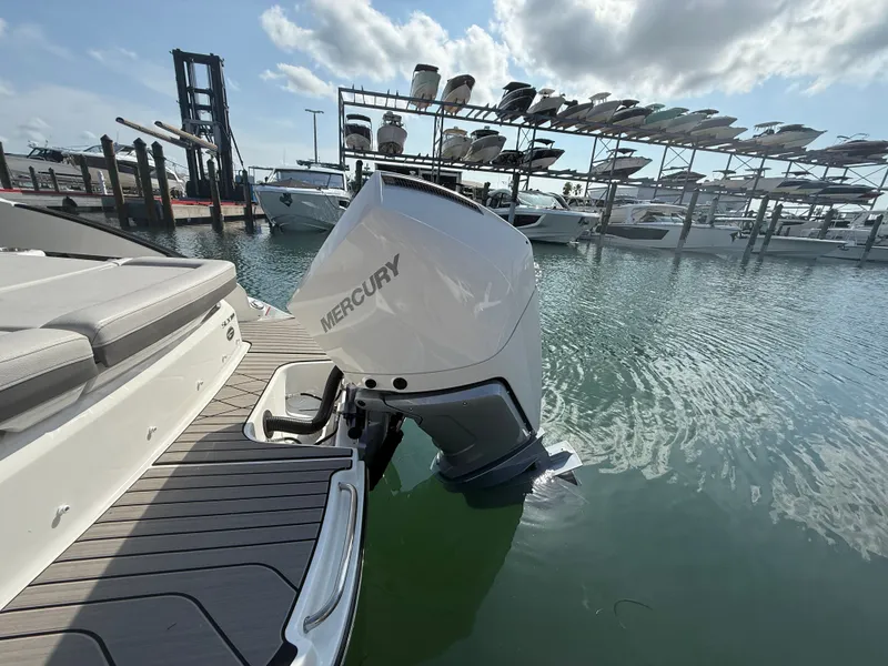 Slide: The Image of Sea Ray SLX 260 Outboard 2026 - 23