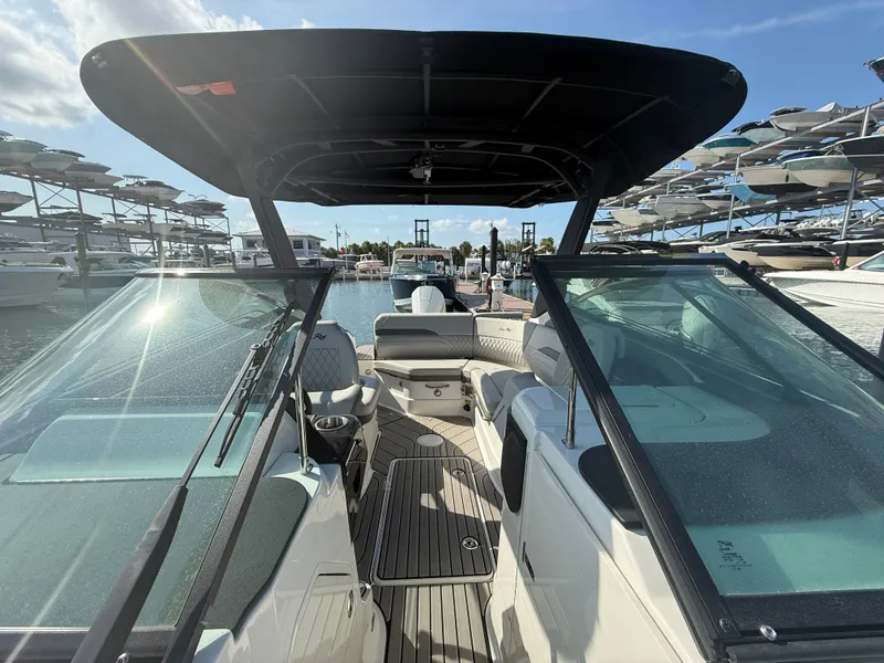 Slide: The Image of Sea Ray SLX 260 Outboard 2026 - 6
