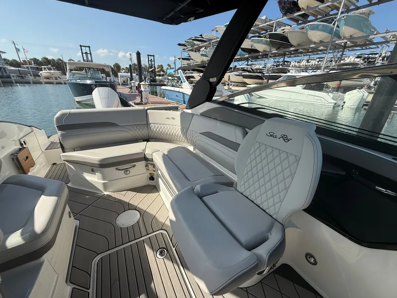 Slide: The Image of Sea Ray SLX 260 Outboard 2026 - 13