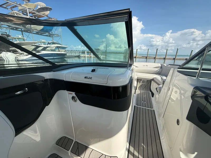 Slide: The Image of Sea Ray SLX 260 Outboard 2026 - 11