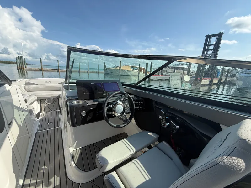 Slide: The Image of Sea Ray SLX 260 Outboard 2026 - 8