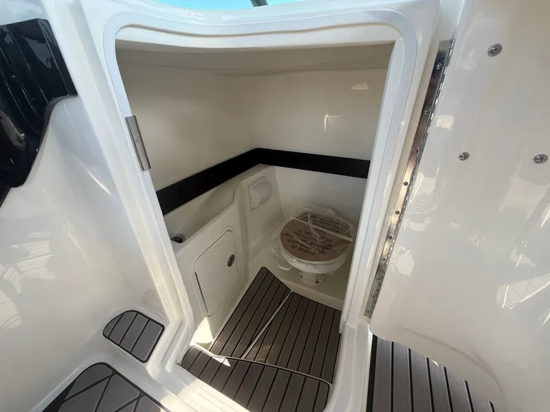 Slide: The Image of Sea Ray SLX 260 Outboard 2026 - 12