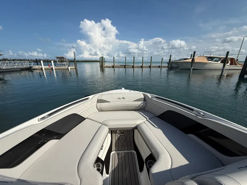 Slide: The Image of Sea Ray SLX 260 Outboard 2026 - 2