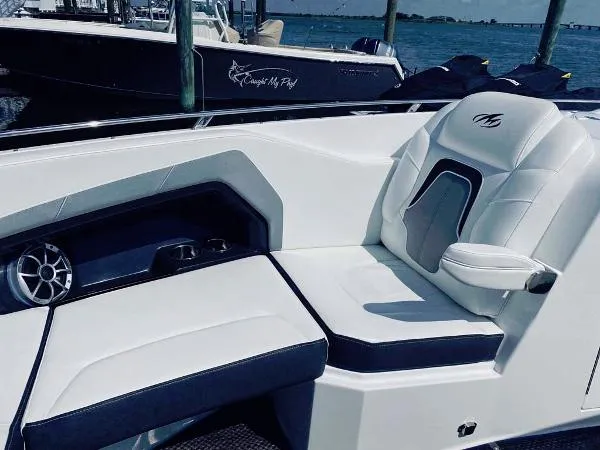 Slide: The Image of Monterey 328 SS 2016 - 7