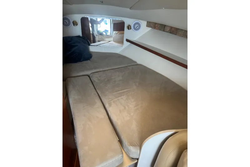 Slide: The Image of Interior cabin of 1998 Tiara Yachts 2900 Coronet with cozy sleeping area. - 24