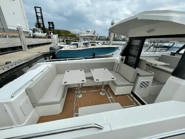 Slide: The Image of Hussar Skamander 920 Explorer MAX 2021 - 11