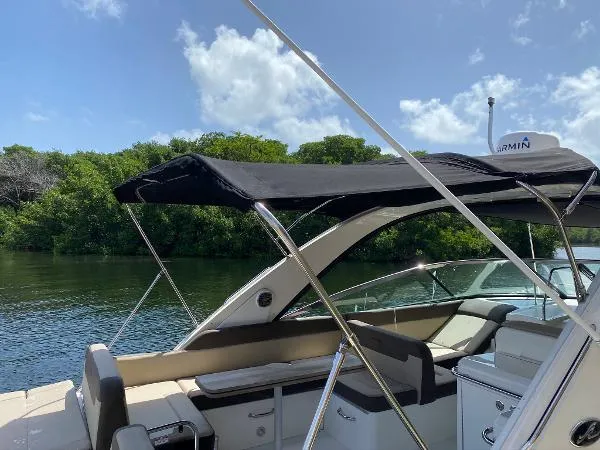 Slide: The Image of Sea Ray 370 Venture 2015 - 3