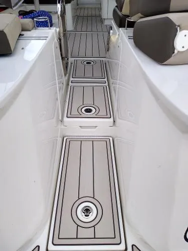 Slide: The Image of Sea Ray 370 Venture 2015 - 7