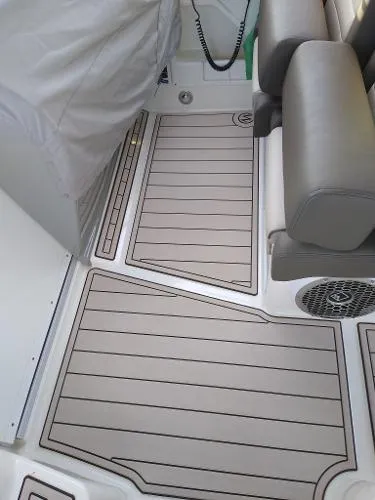 Slide: The Image of Sea Ray 370 Venture 2015 - 8
