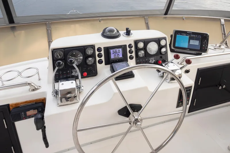 Slide: The Image of Helm of the 1991 Ocean Alexander 440 Sundeck CPMY. - 18