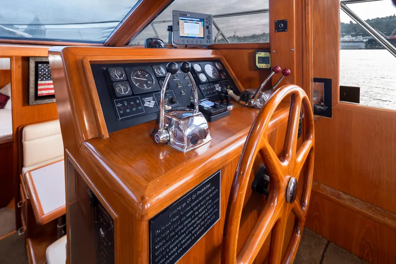 Slide: The Image of Helm of the 1991 Ocean Alexander 440 Sundeck CPMY. - 24