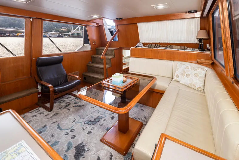Slide: The Image of Interior of 1991 Ocean Alexander 440 Sundeck CPMY yacht. - 25