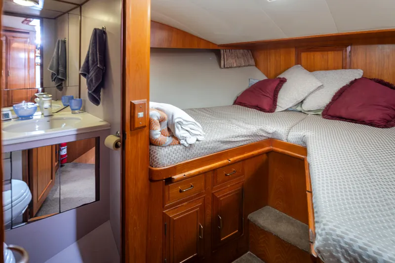 Slide: The Image of 1991 Ocean Alexander 440 Sundeck CPMY interior with bed and bathroom. - 31