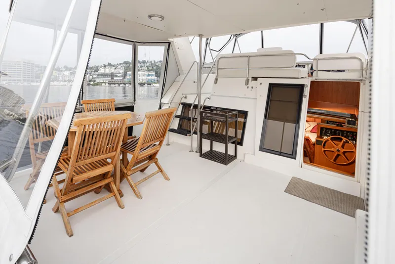 Slide: The Image of Interior of 1991 Ocean Alexander 440 Sundeck CPMY yacht. - 9