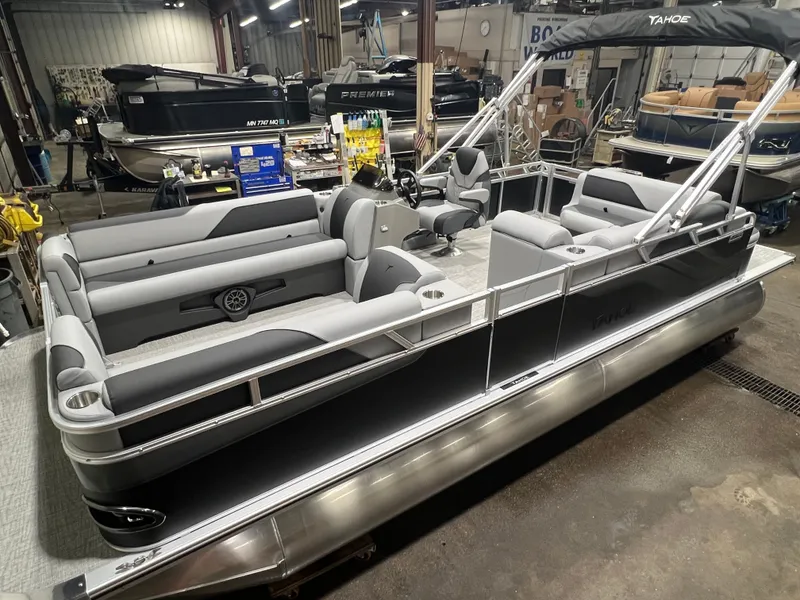 The Image of 2026 Tahoe Sport 1985 Cruise boat with Honda 4-Stroke EFI in storage. - 1