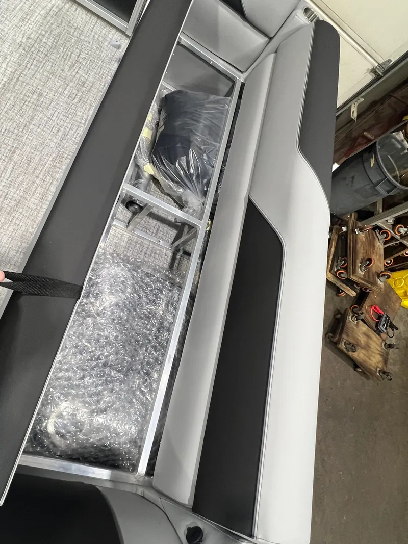 Slide: The Image of Tahoe Sport 1985 Cruise rear bench with storage, model year 2026. - 20