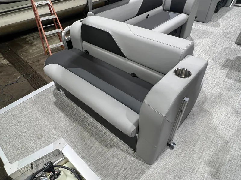 Slide: The Image of Tahoe Sport CRB 2180 Cruise Rear Bench 2026 - 14