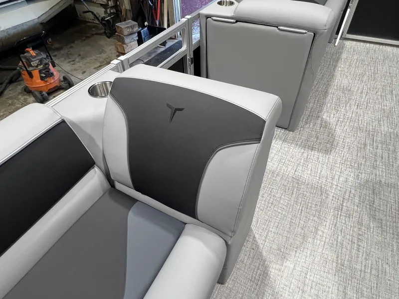 Slide: The Image of Tahoe Sport CRB 2180 Cruise Rear Bench 2026 - 15