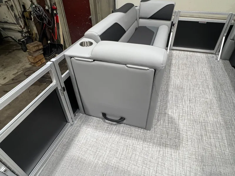 Slide: The Image of Tahoe Sport CRB 2180 Cruise Rear Bench 2026 - 17