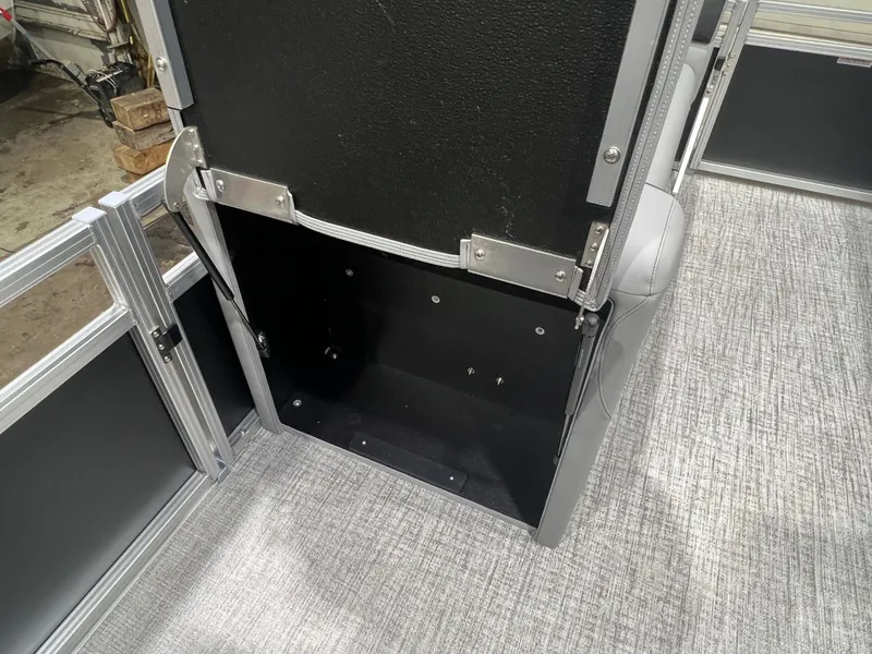 Slide: The Image of Tahoe Sport CRB 2180 Cruise Rear Bench 2026 - 18