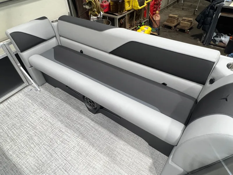 Slide: The Image of Tahoe Sport CRB 2180 Cruise Rear Bench 2026 - 19