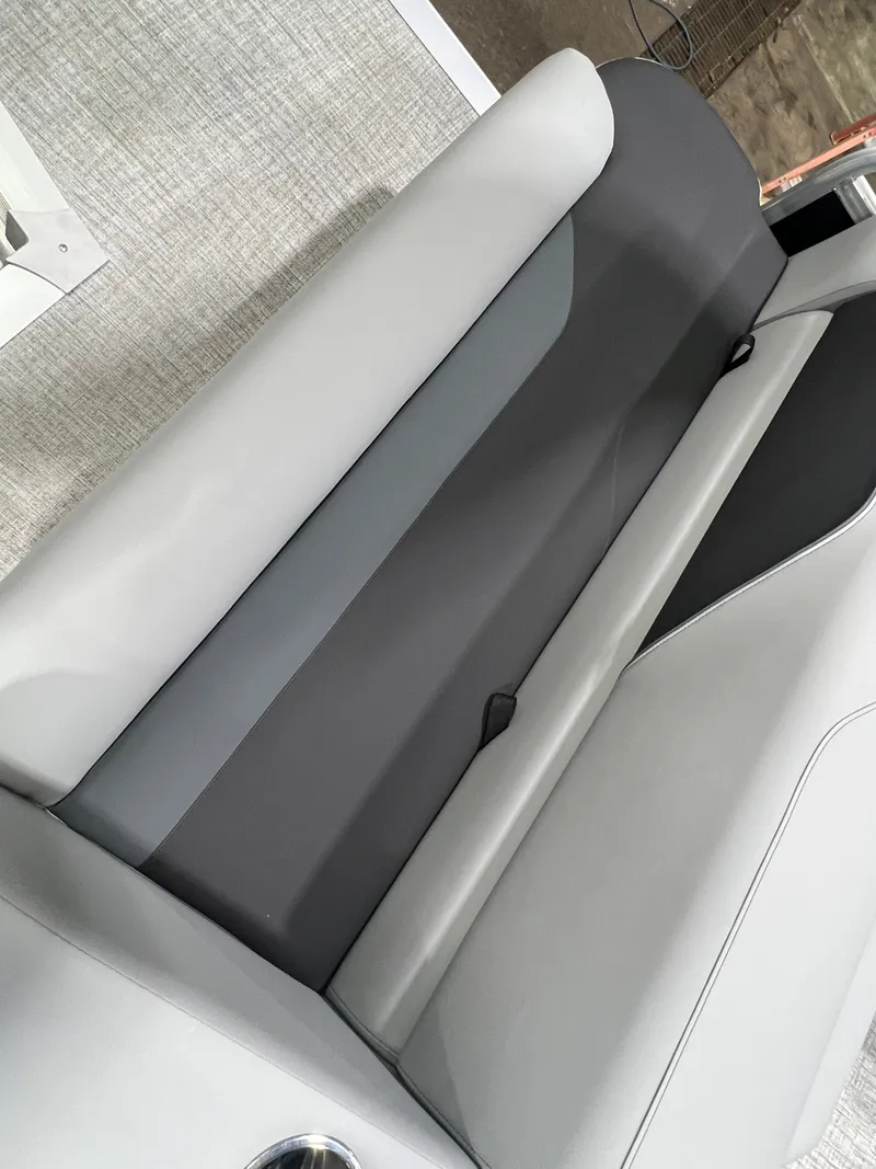 Slide: The Image of Tahoe Sport CRB 2180 Cruise Rear Bench 2026 - 21