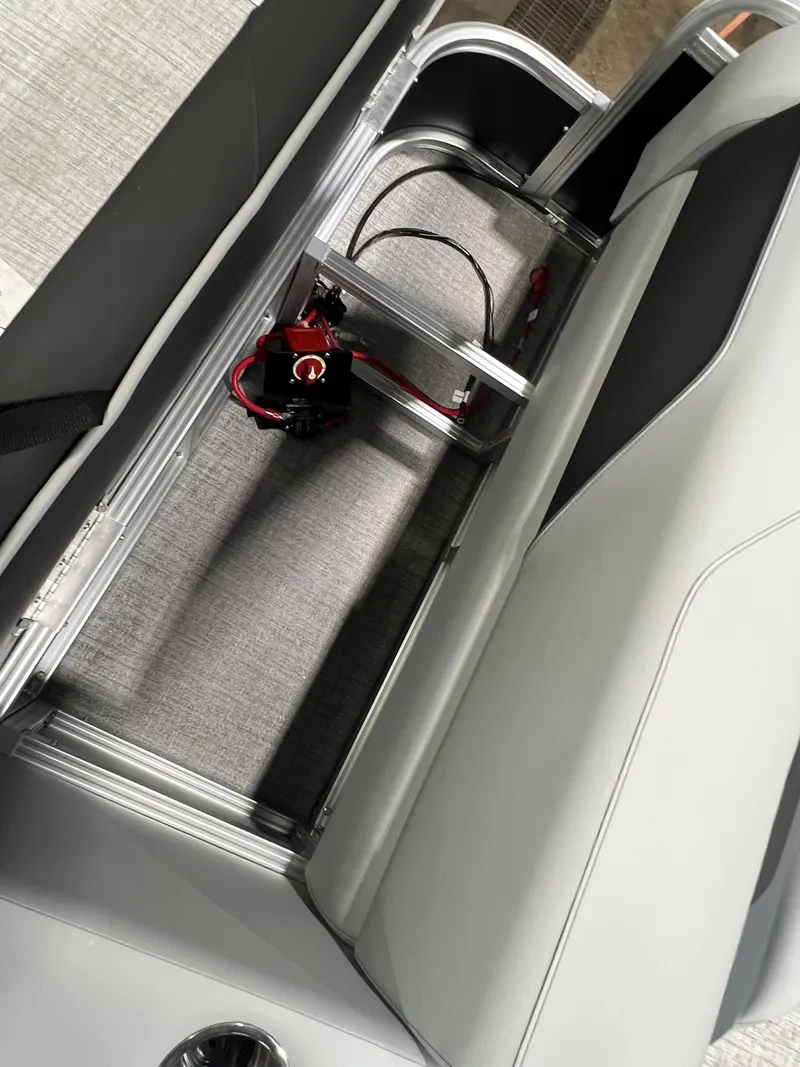 Slide: The Image of Tahoe Sport CRB 2180 Cruise Rear Bench 2026 - 22