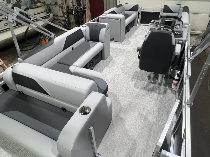 Slide: The Image of Tahoe Sport CRB 2180 Cruise Rear Bench 2026 - 25