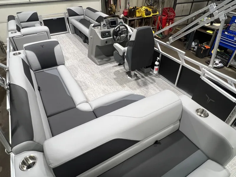 Slide: The Image of Tahoe Sport CRB 2180 Cruise Rear Bench 2026 - 26