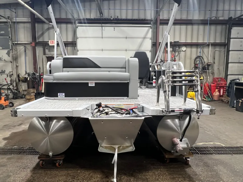 Slide: The Image of Tahoe Sport CRB 2180 Cruise Rear Bench 2026 - 28